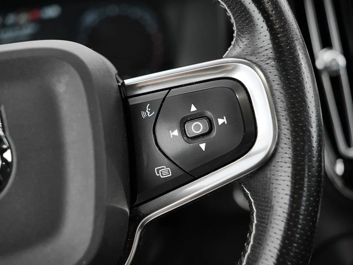 Volvo XC40 usata a Prato (10)