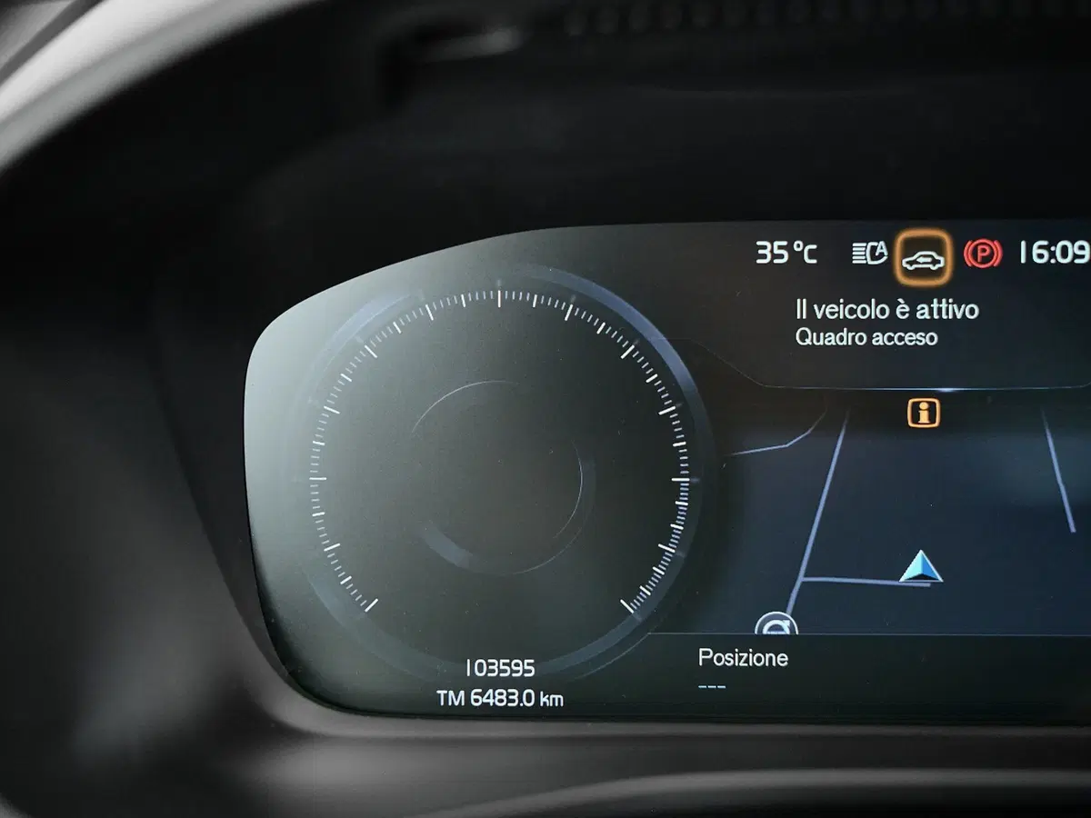Volvo XC40 usata a Prato (11)