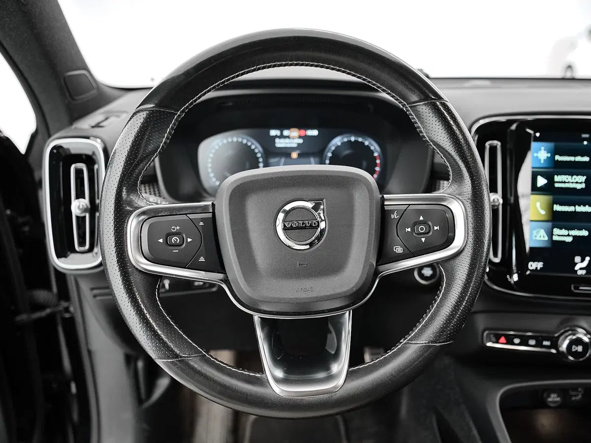 Volvo XC40 usata a Prato (8)