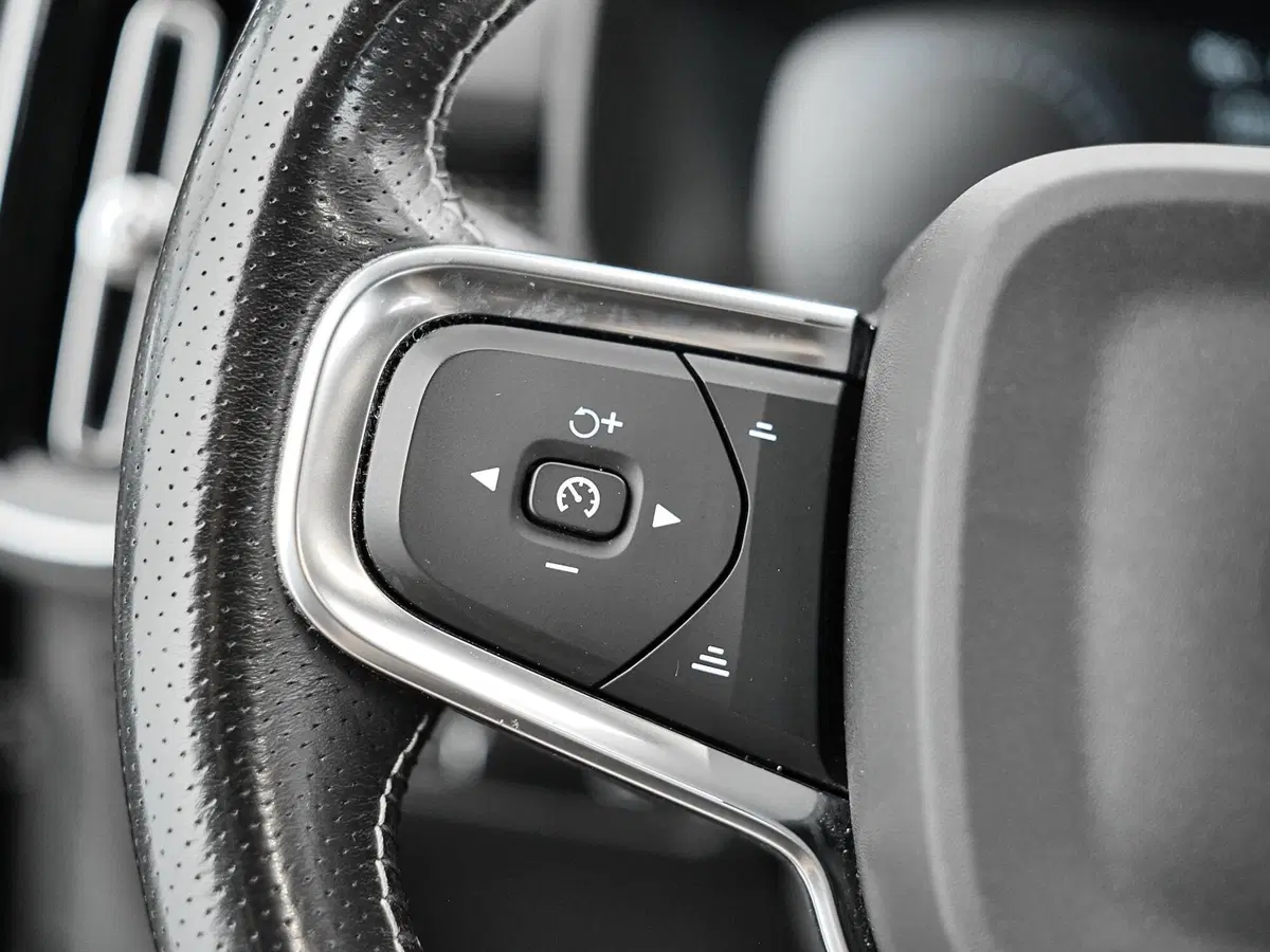 Volvo XC40 usata a Prato (9)