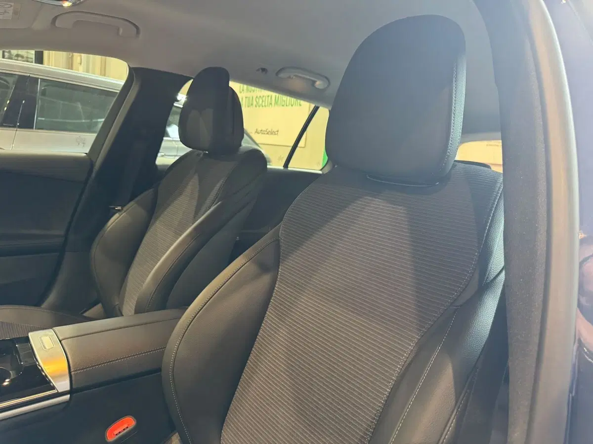 Mercedes-Benz Classe C Station Wagon nuova a Monza e Brianza (13)