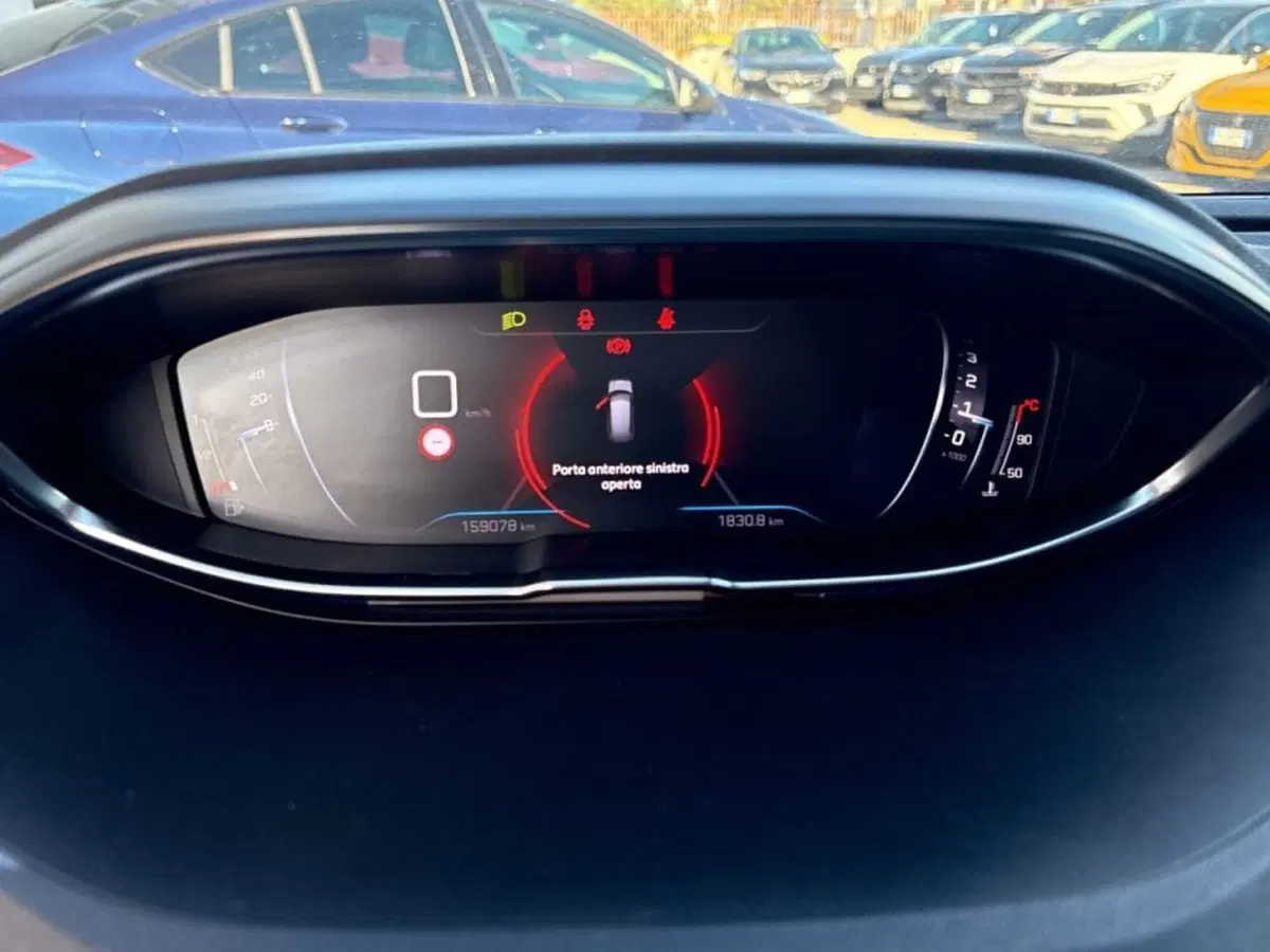 Peugeot 5008 usata a Foggia (15)
