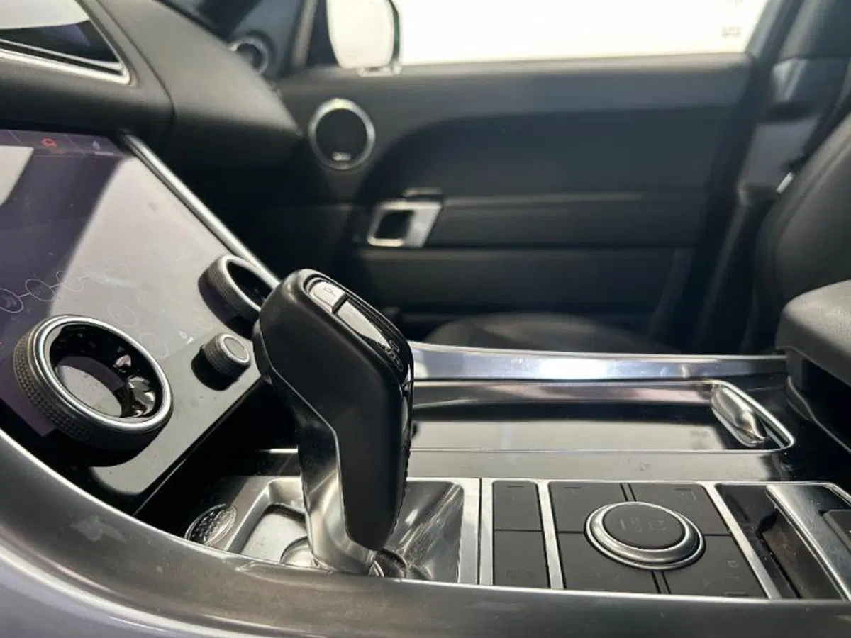 Land Rover Range Rover Sport usata a Venezia (18)