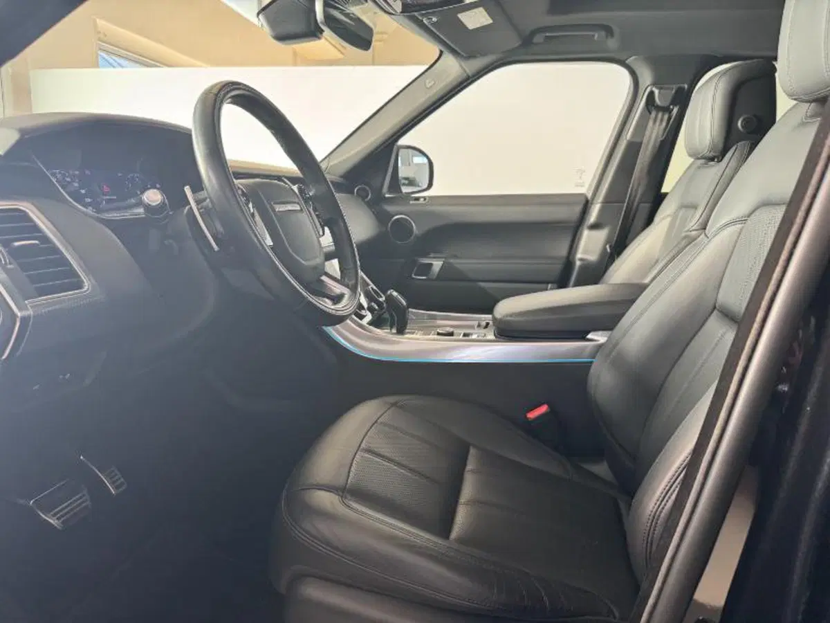 Land Rover Range Rover Sport usata a Venezia (12)