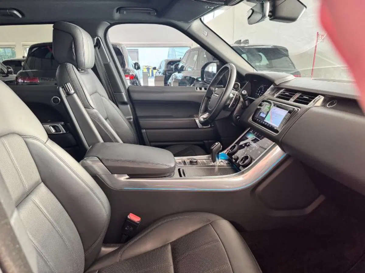 Land Rover Range Rover Sport usata a Venezia (16)