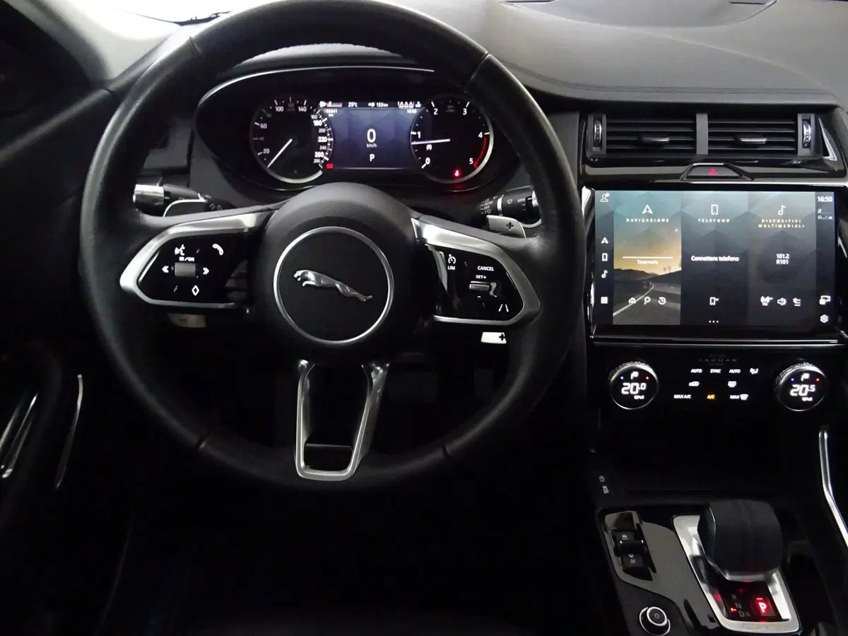 Jaguar E-Pace usata a Como (10)