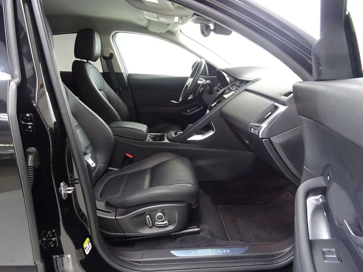 Jaguar E-Pace usata a Como (3)