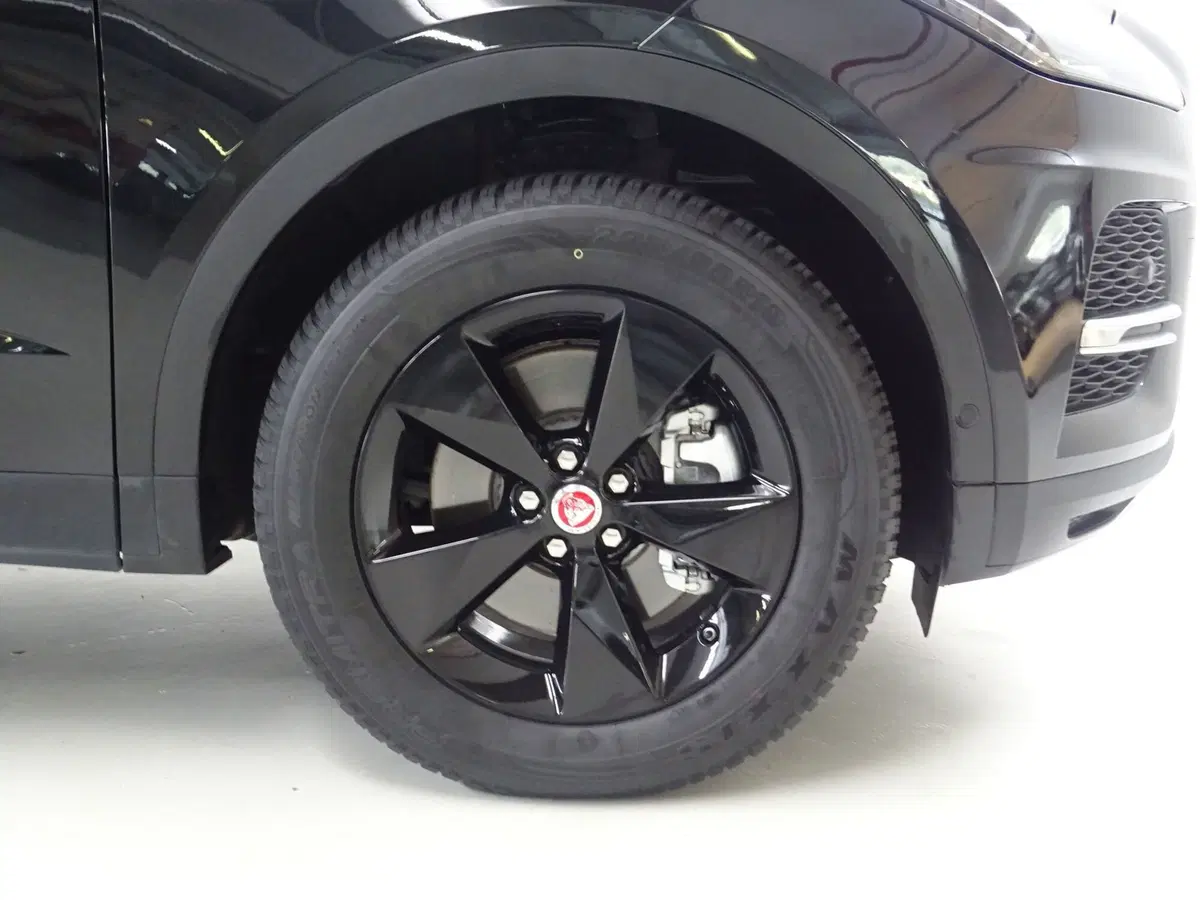 Jaguar E-Pace usata a Como (9)