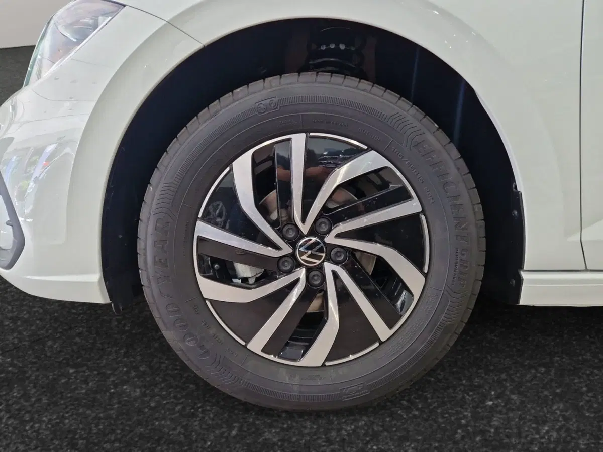 Volkswagen Polo nuova a Siena (9)