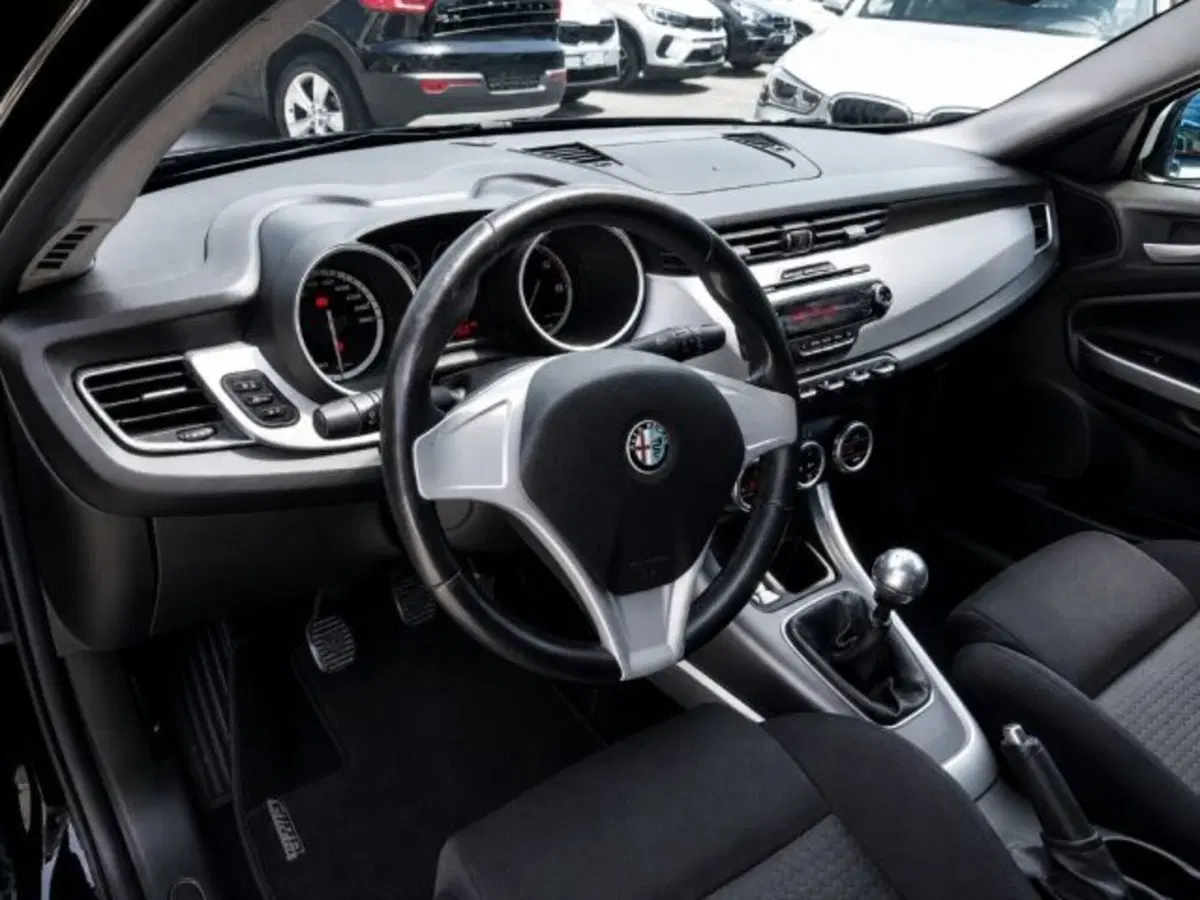 Alfa Romeo Giulietta usata a Firenze (11)