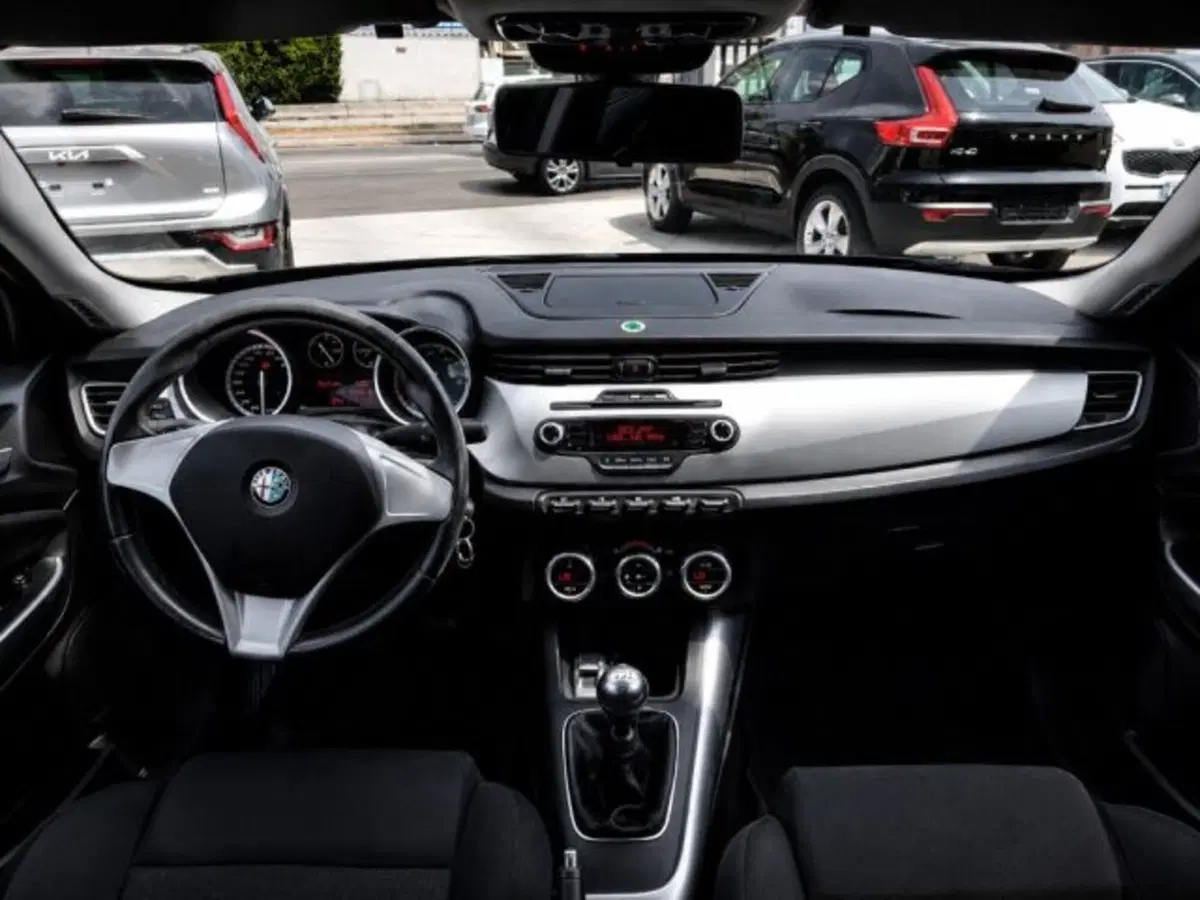 Alfa Romeo Giulietta usata a Firenze (12)