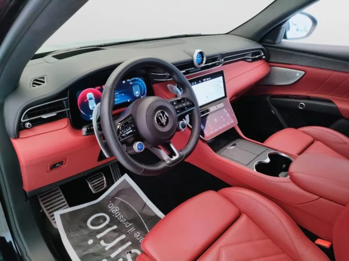 Maserati Grecale usata a Teramo (17)