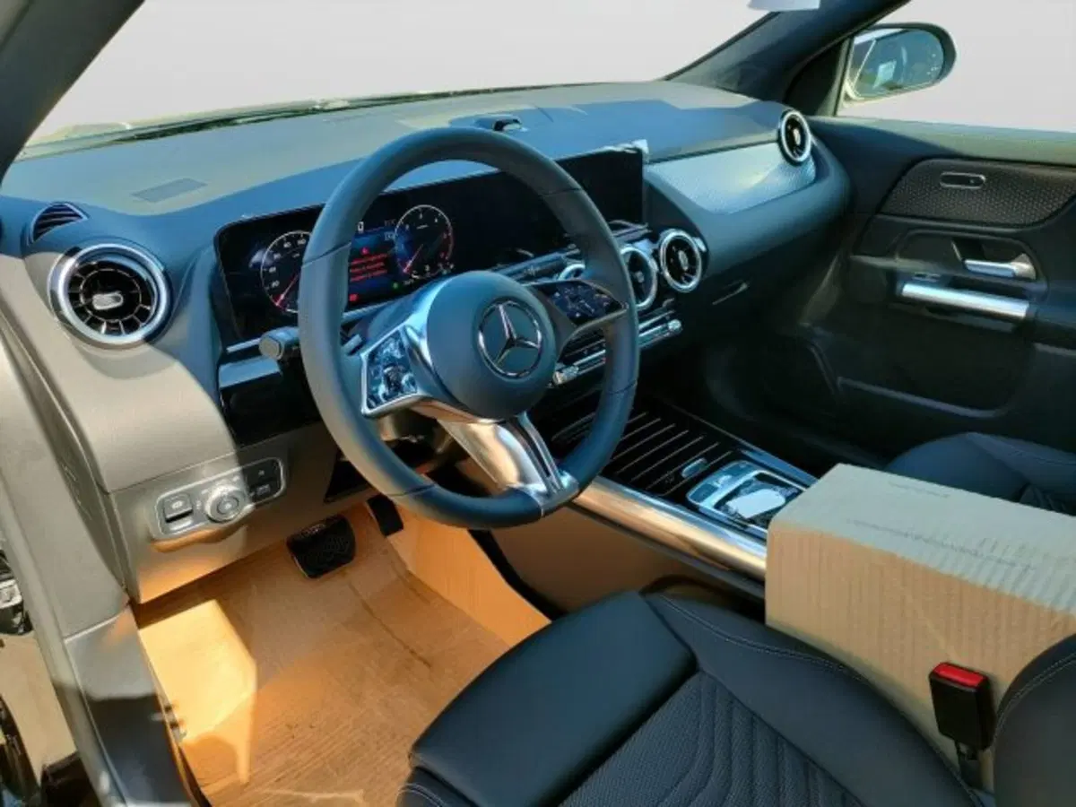 Mercedes-Benz GLA SUV nuova a Teramo (10)