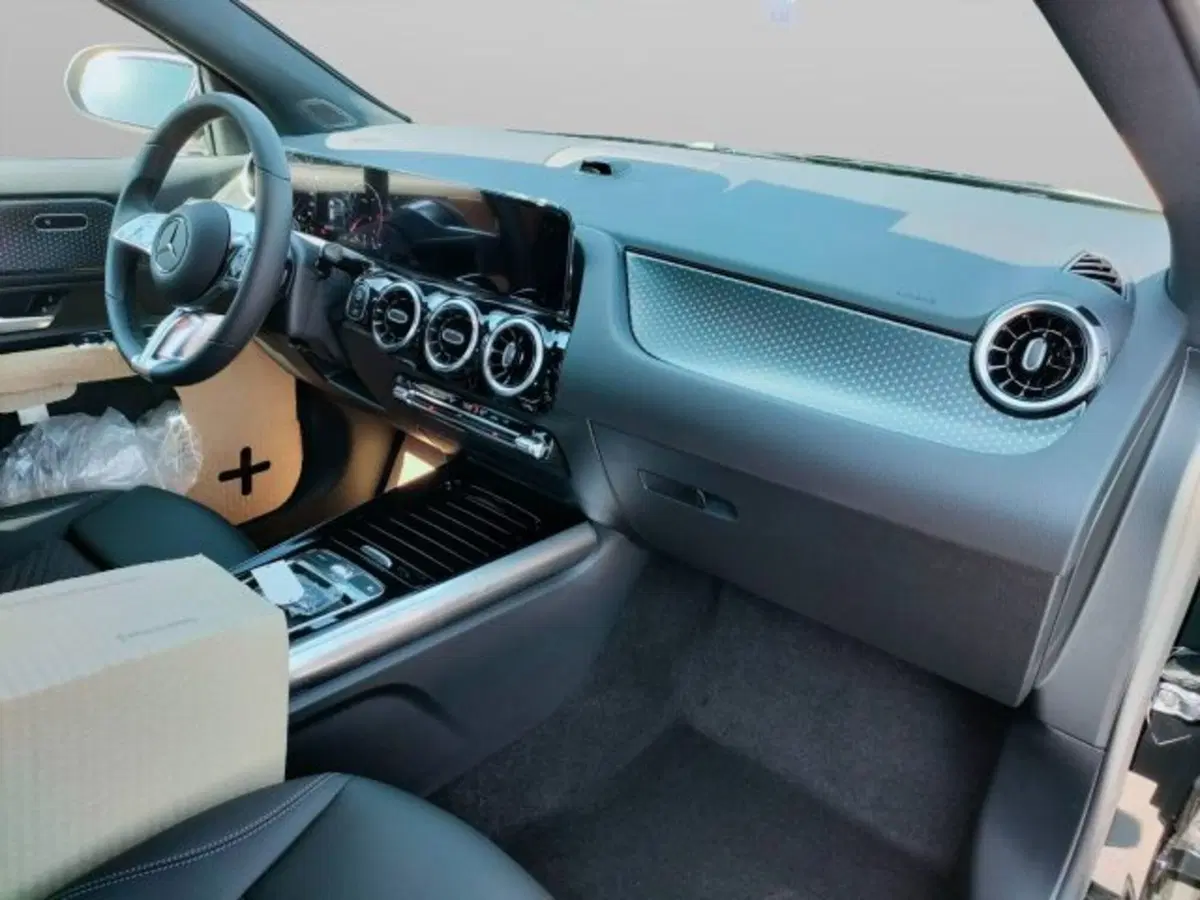 Mercedes-Benz GLA SUV nuova a Teramo (12)