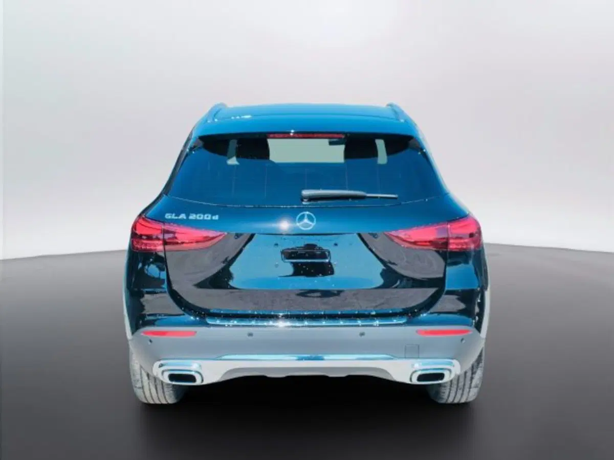 Mercedes-Benz GLA SUV nuova a Teramo (4)