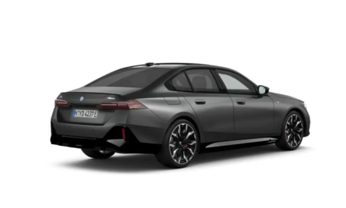 BMW i5 Touring nuova a Verona (2)