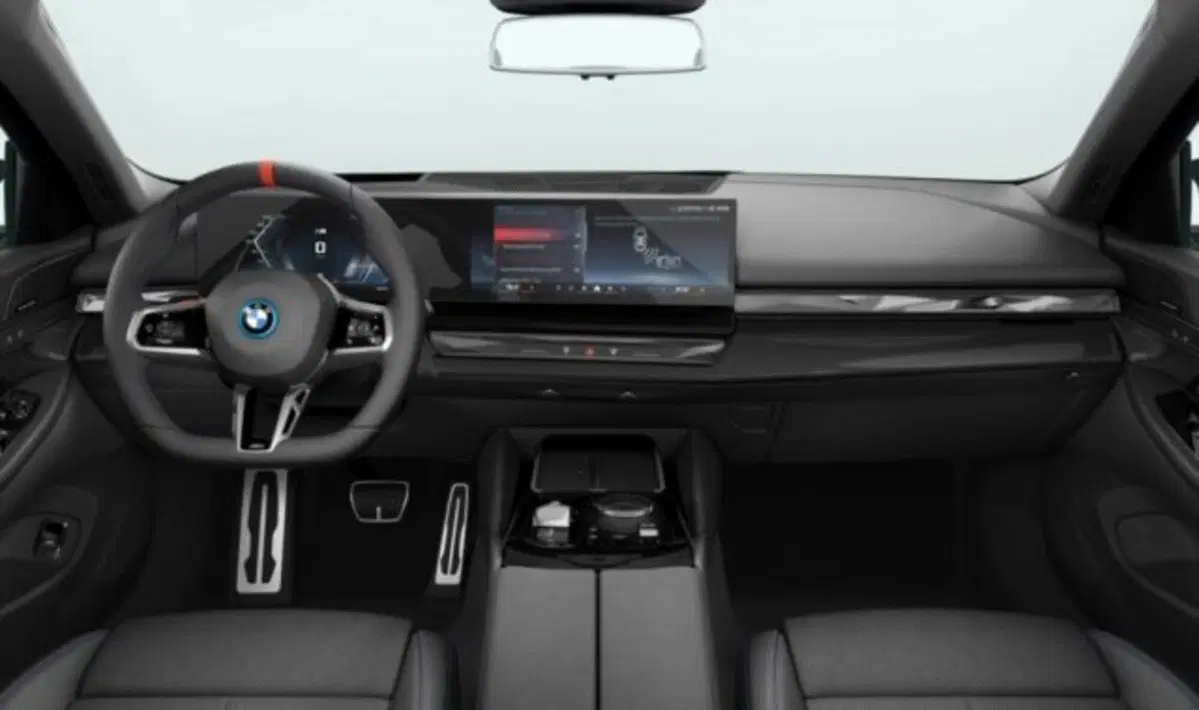 BMW i5 Touring nuova a Verona (4)
