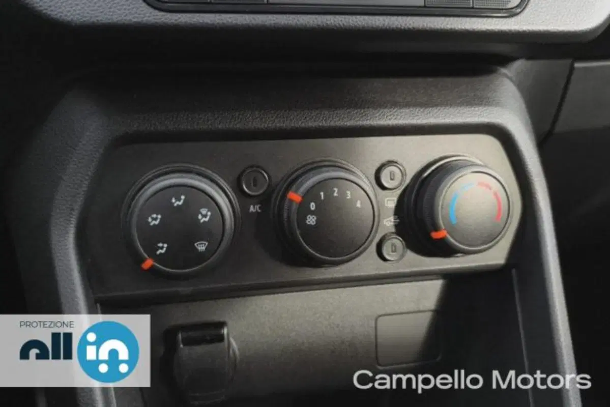 Dacia Sandero usata a Venezia (12)