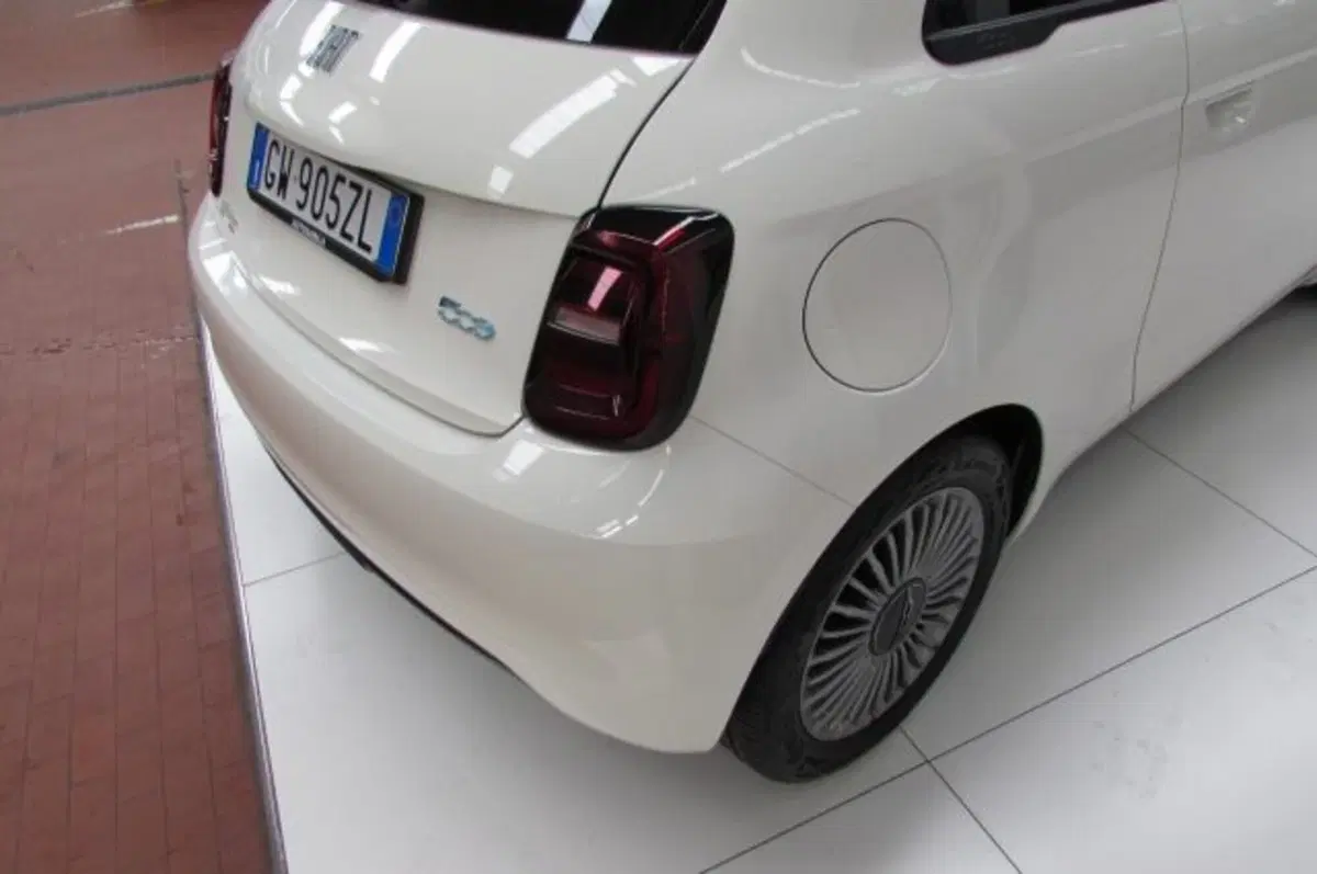 Fiat 500e usata a Milano (13)