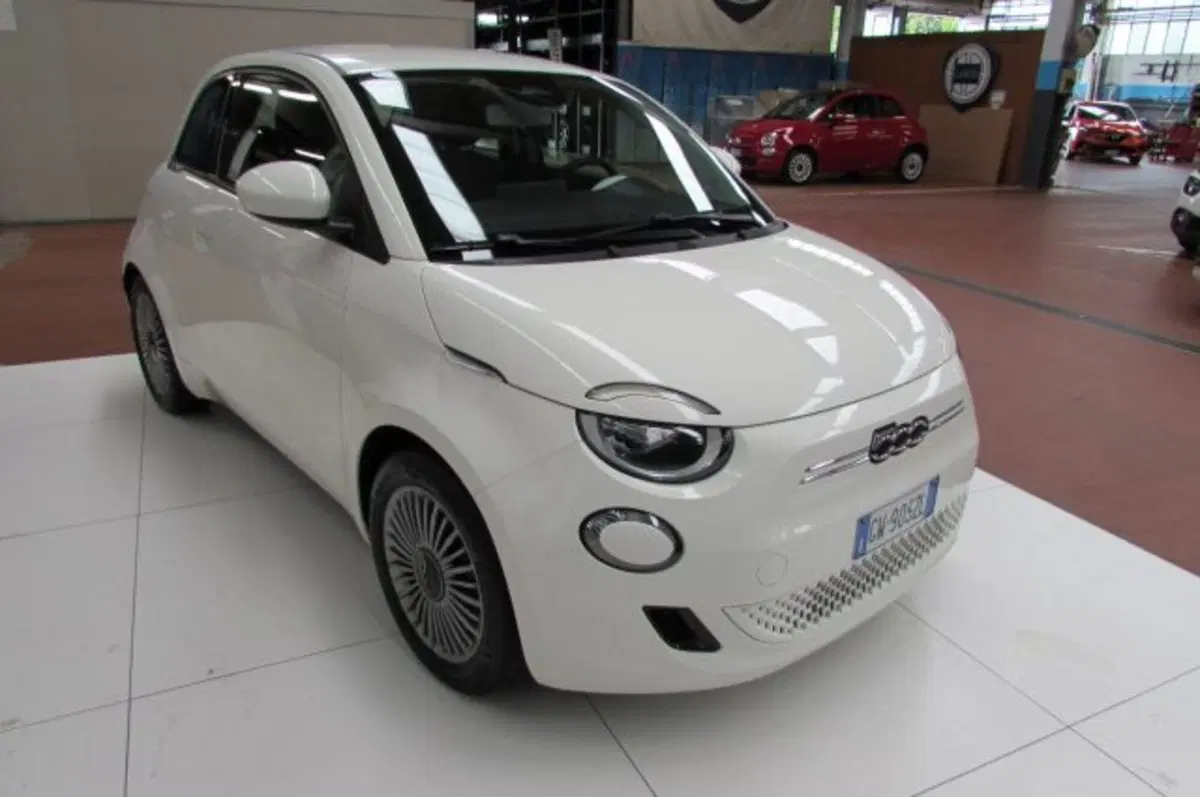 Fiat 500e usata a Milano (3)