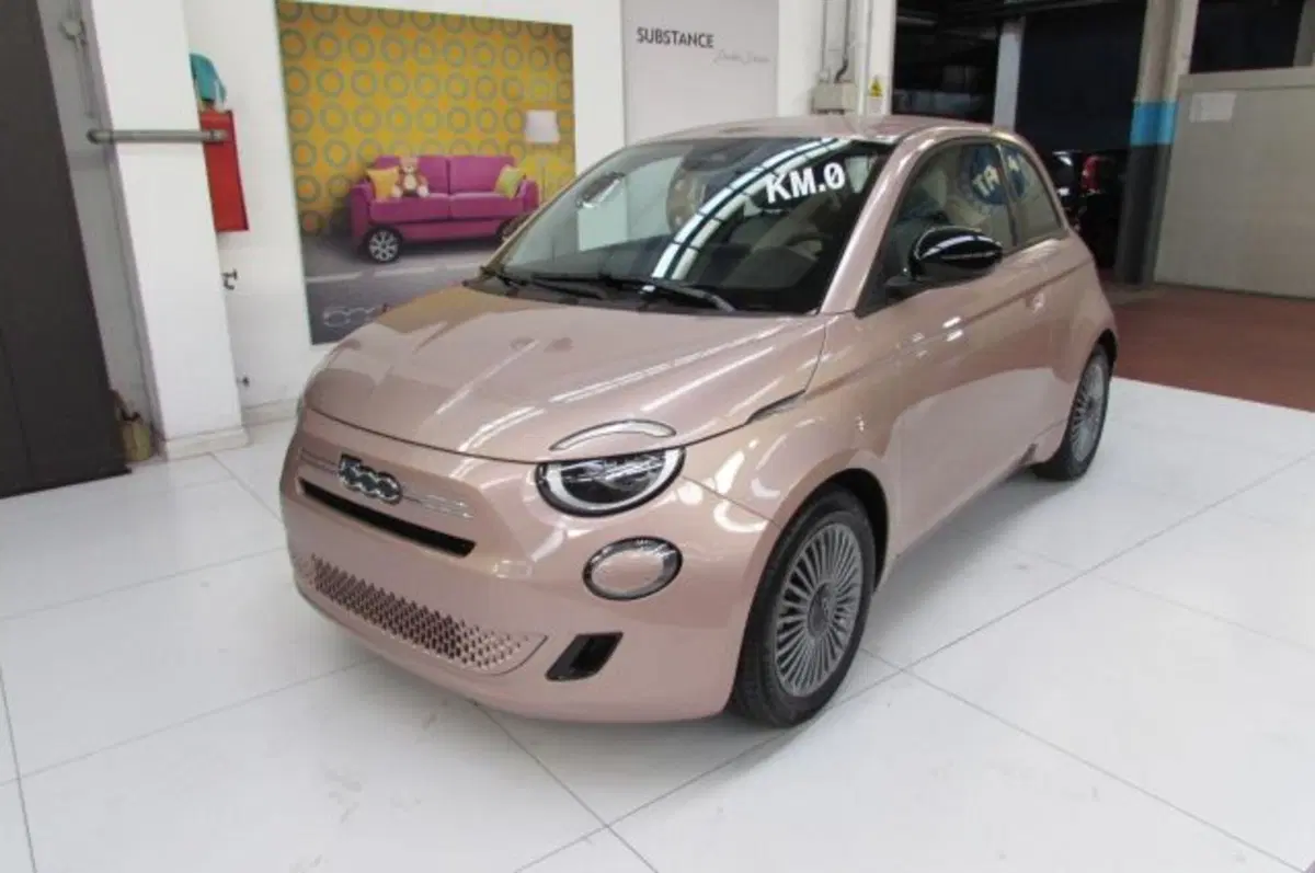 Fiat 500 nuova a Milano (2)