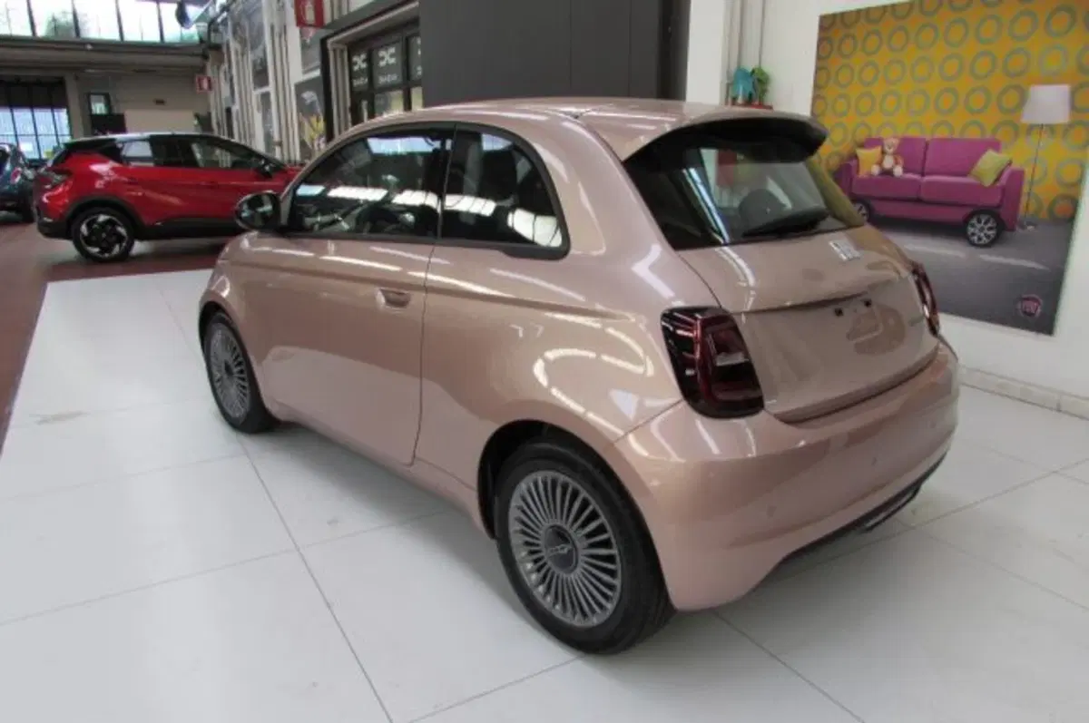 Fiat 500 nuova a Milano (4)