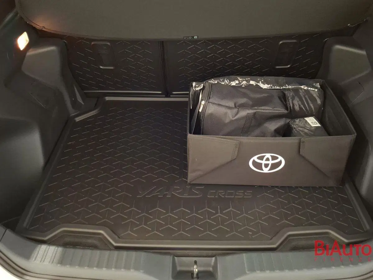 Toyota Yaris Cross nuova a Firenze (5)