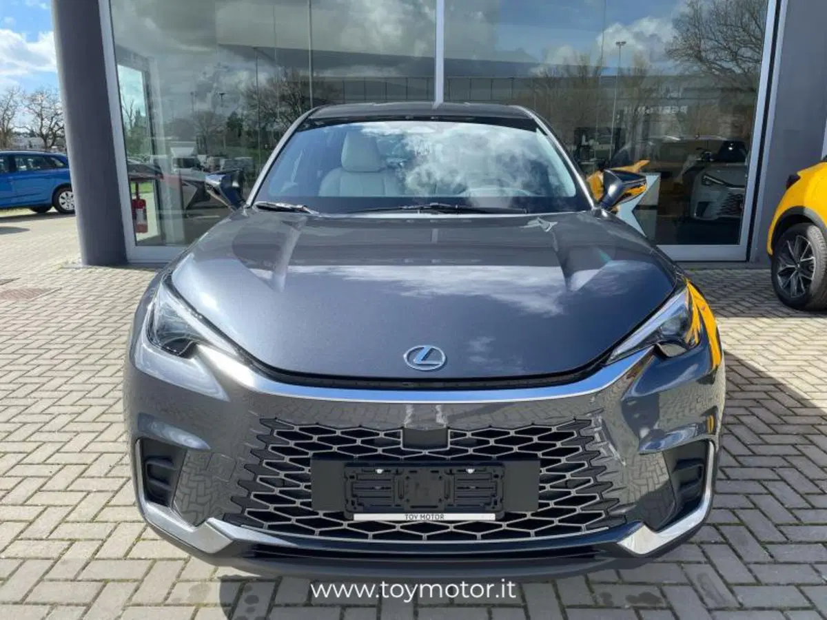 Lexus LBX nuova a Perugia (2)