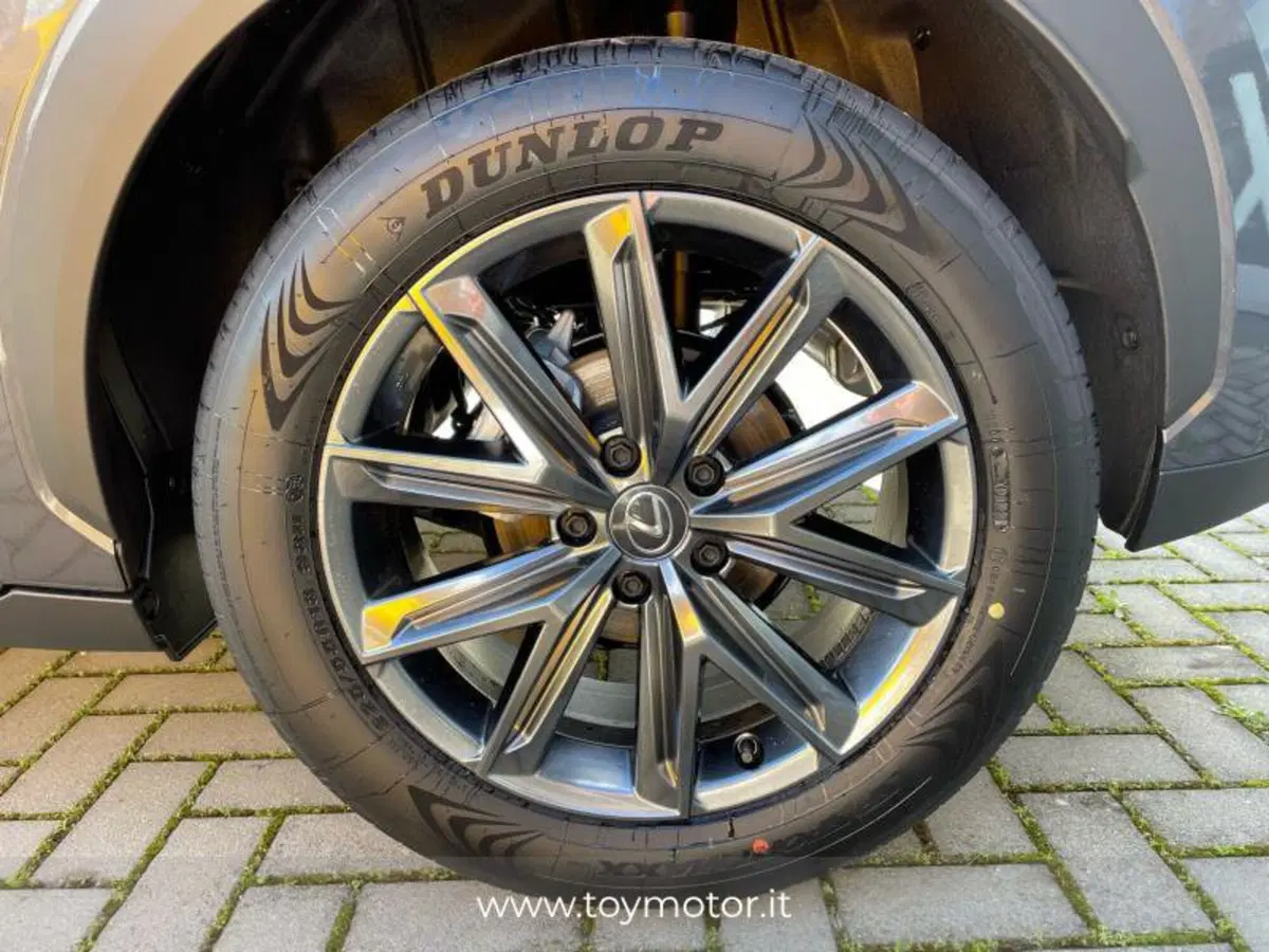 Lexus LBX nuova a Perugia (5)