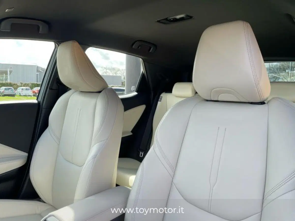 Lexus LBX nuova a Perugia (7)