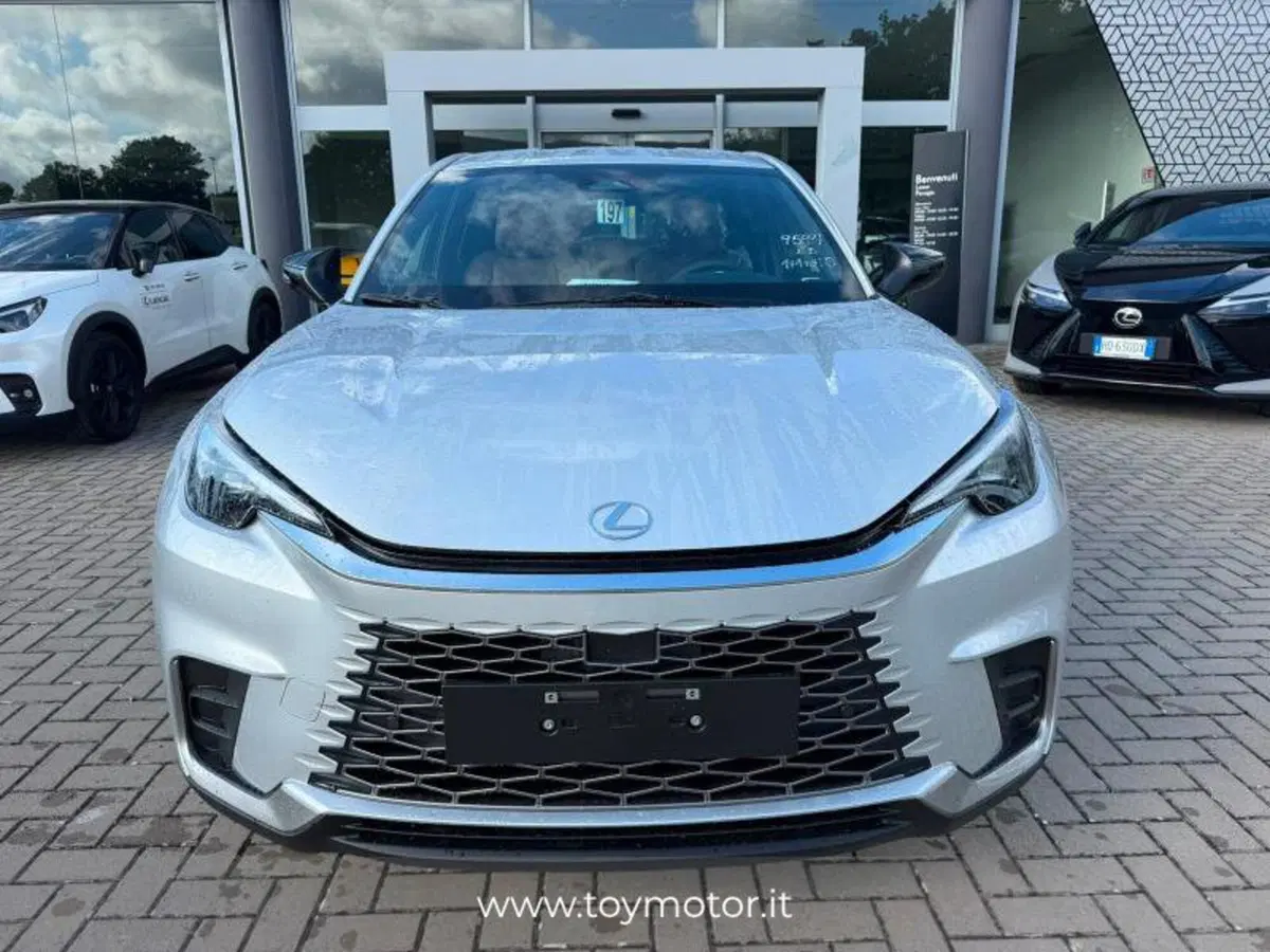 Lexus LBX nuova a Perugia (2)