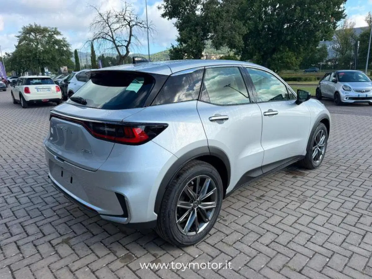 Lexus LBX nuova a Perugia (4)