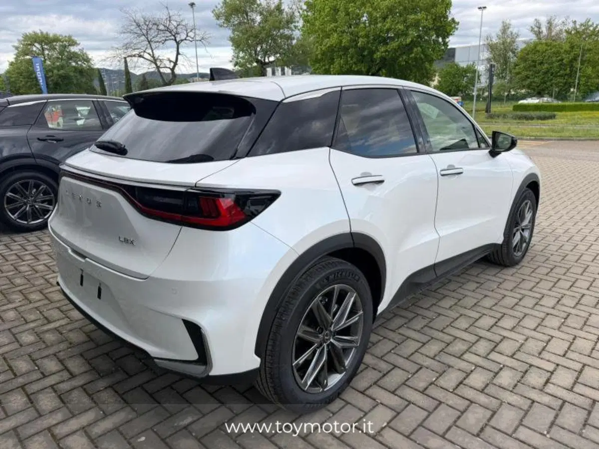 Lexus LBX nuova a Perugia (4)