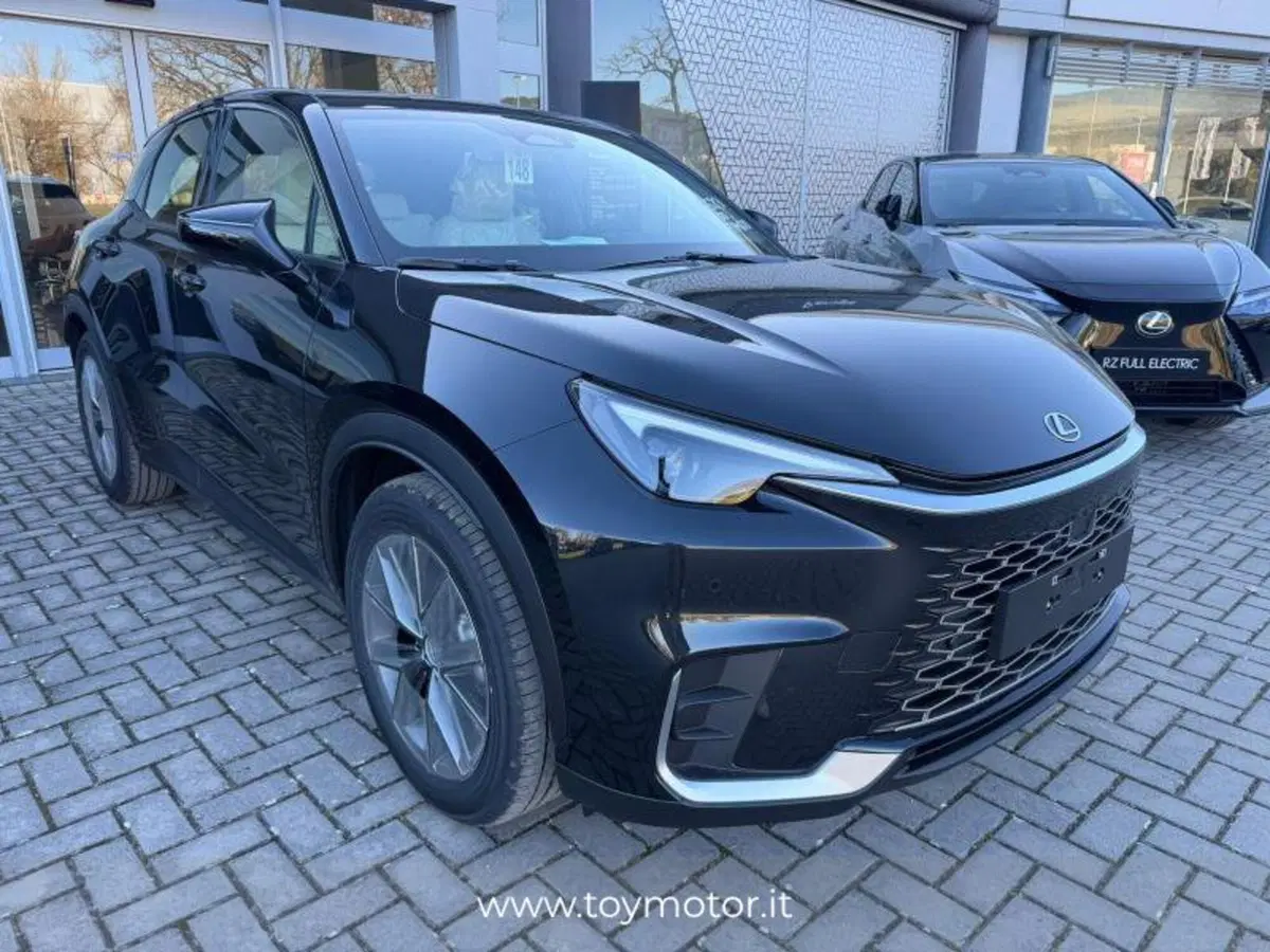 Lexus LBX nuova a Perugia (2)