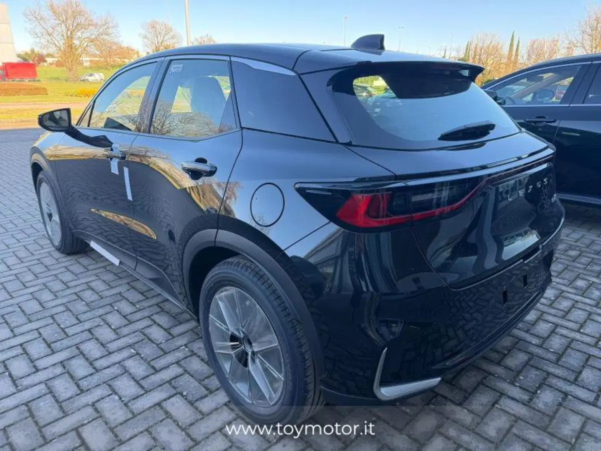 Lexus LBX nuova a Perugia (4)