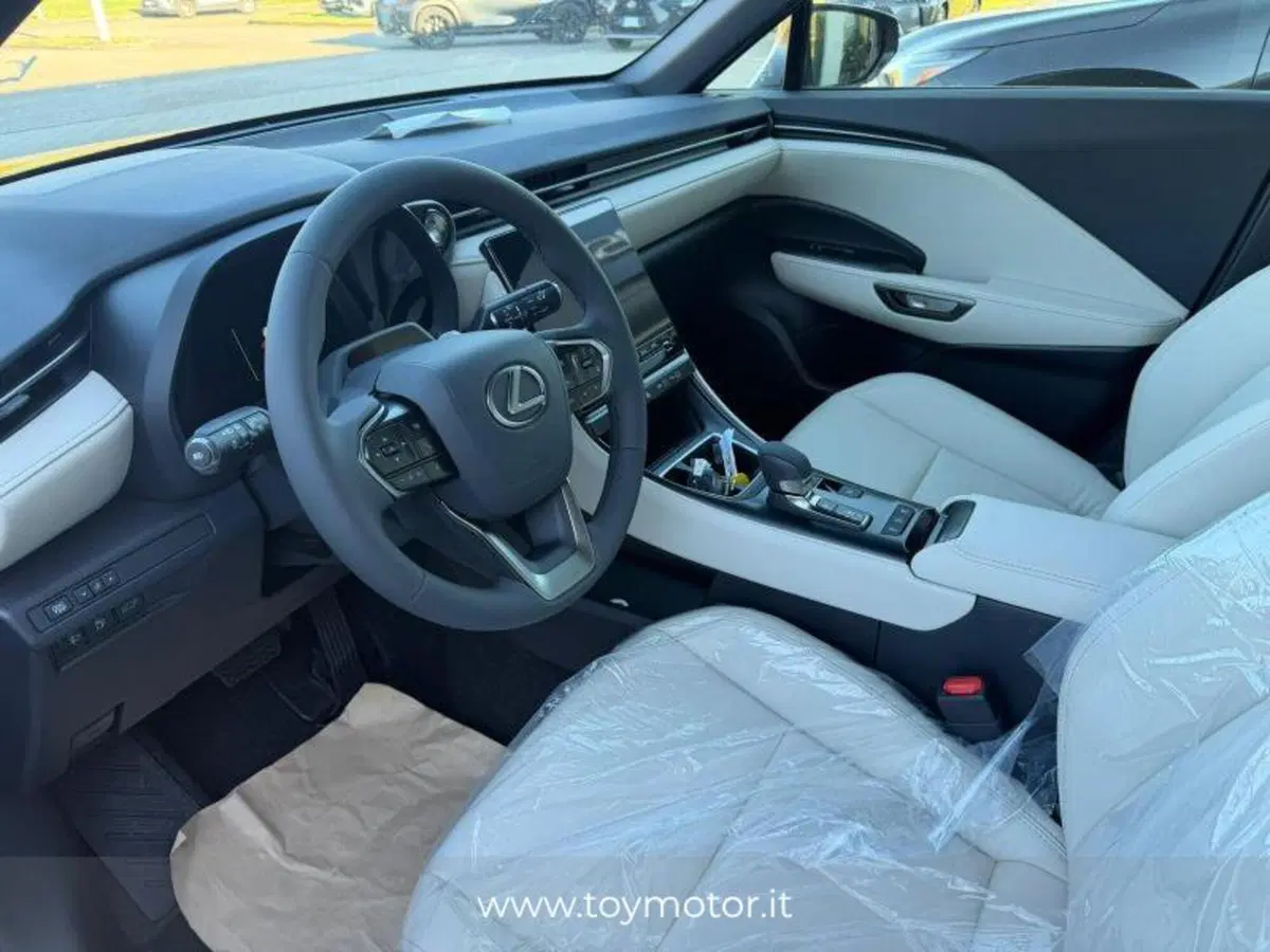Lexus LBX nuova a Perugia (5)
