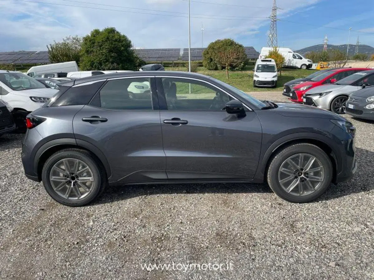 Lexus LBX nuova a Perugia (4)