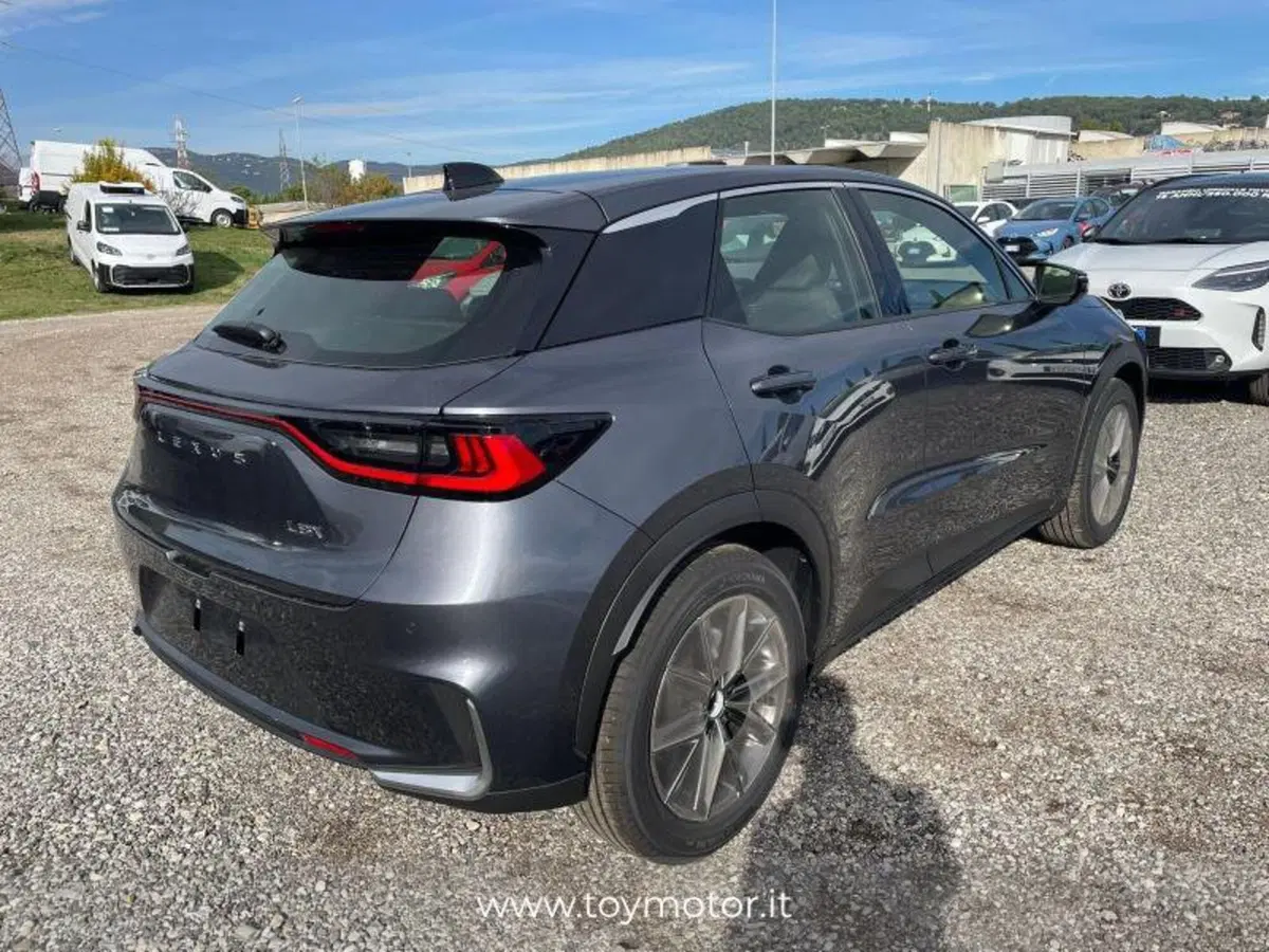 Lexus LBX nuova a Perugia (6)