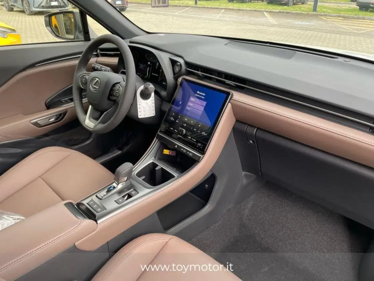 Lexus LBX nuova a Perugia (10)