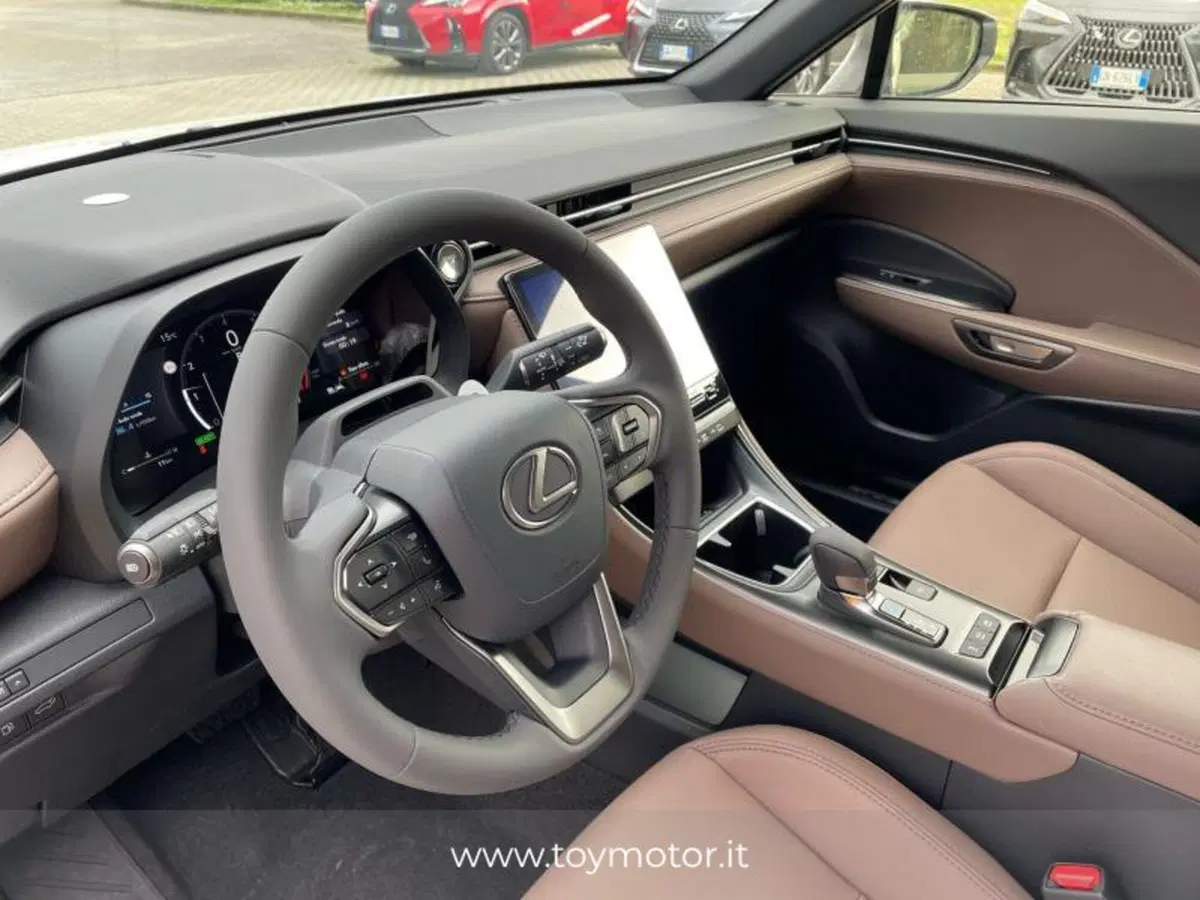 Lexus LBX nuova a Perugia (7)