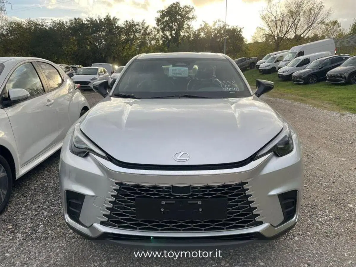 Lexus LBX nuova a Perugia (2)