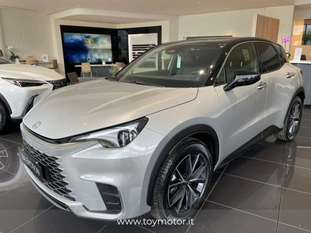 Lexus LBX nuova a Perugia