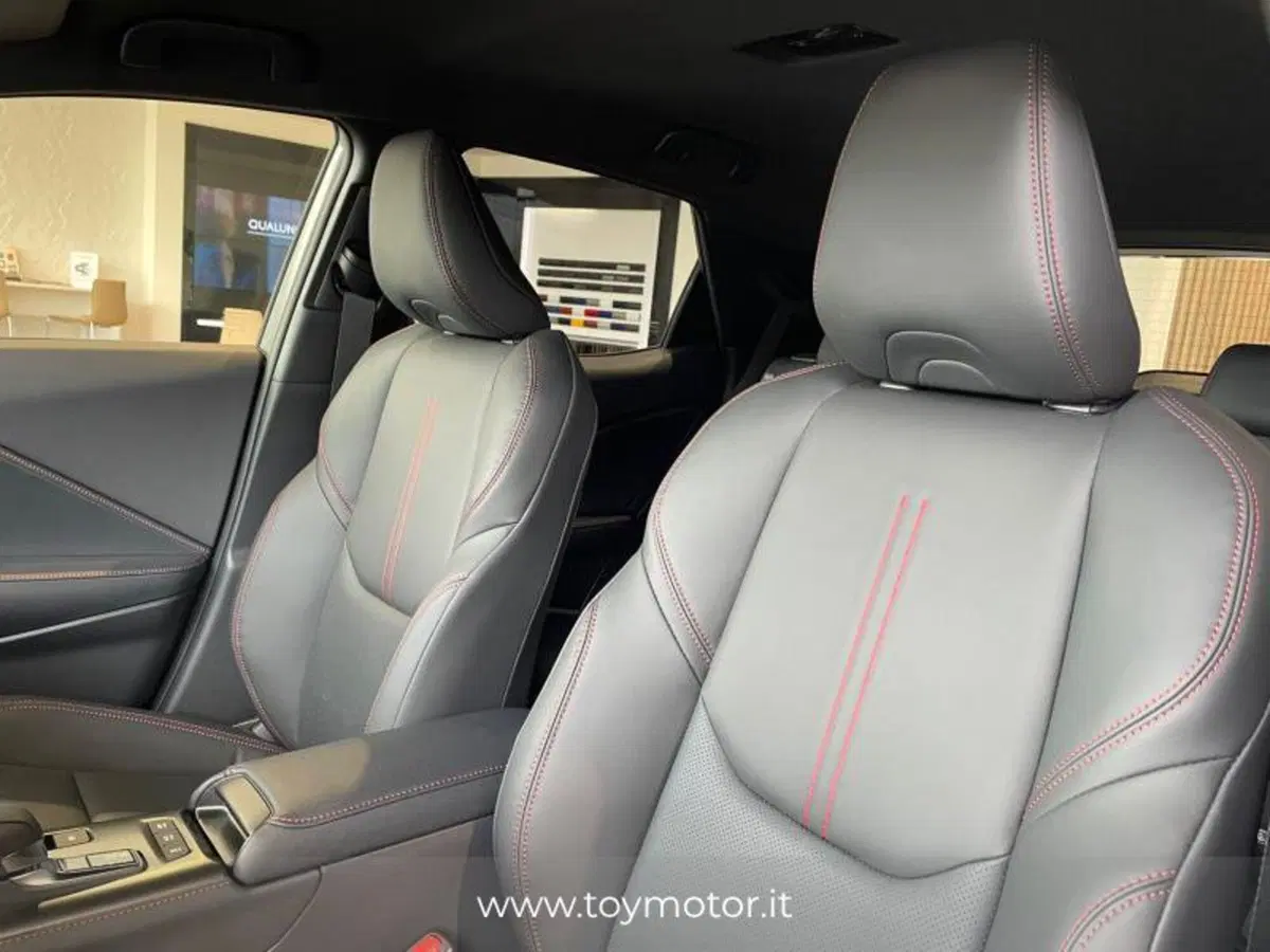 Lexus LBX nuova a Perugia (6)