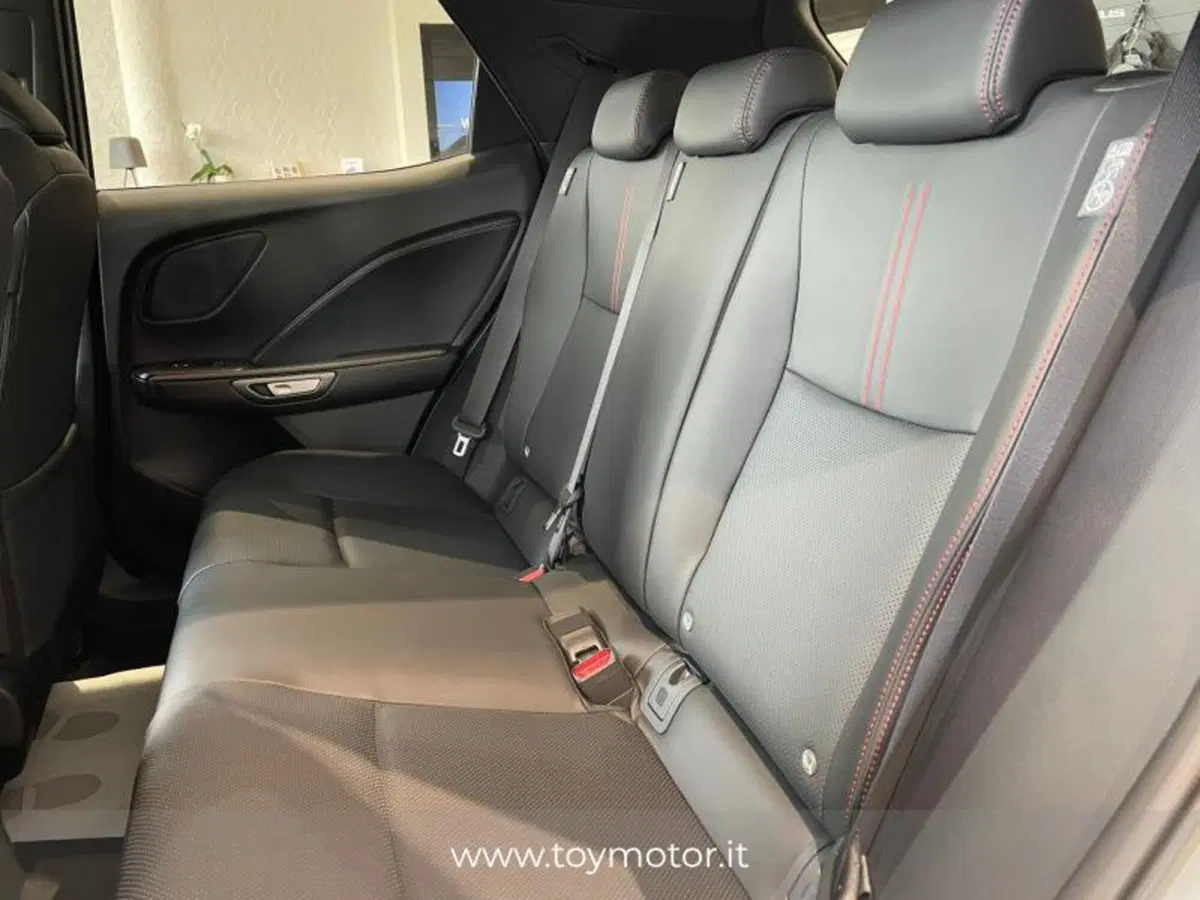 Lexus LBX nuova a Perugia (7)
