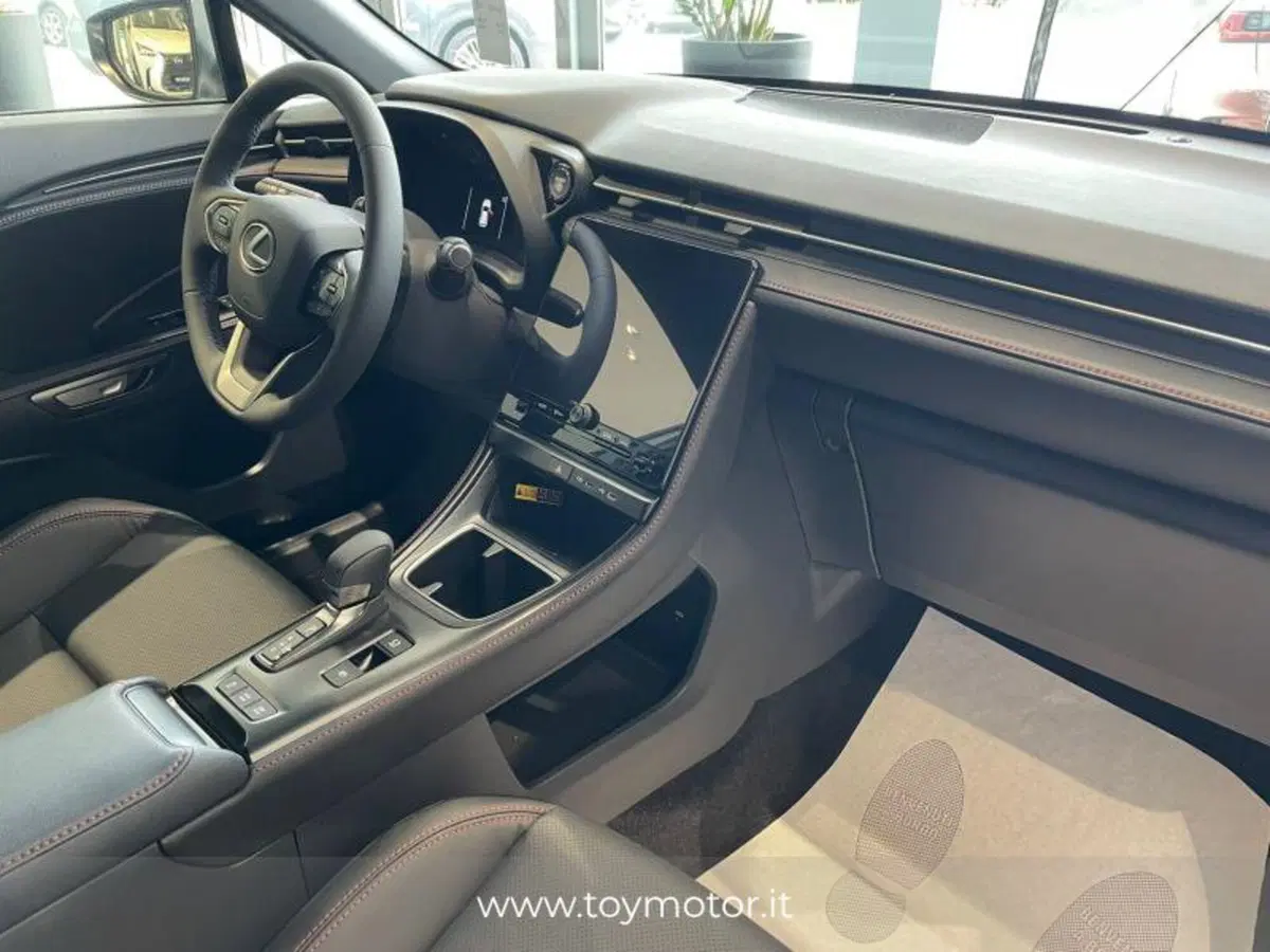 Lexus LBX nuova a Perugia (9)