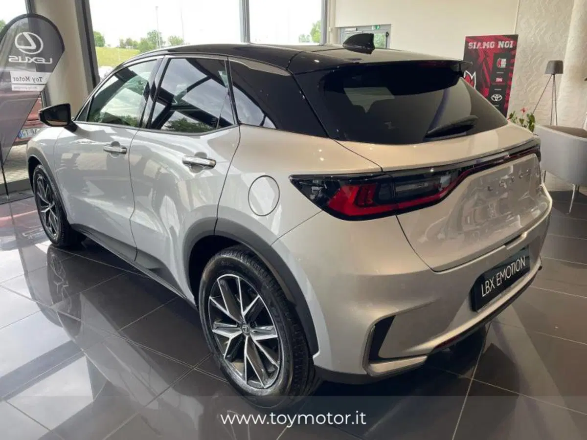 Lexus LBX nuova a Perugia (3)