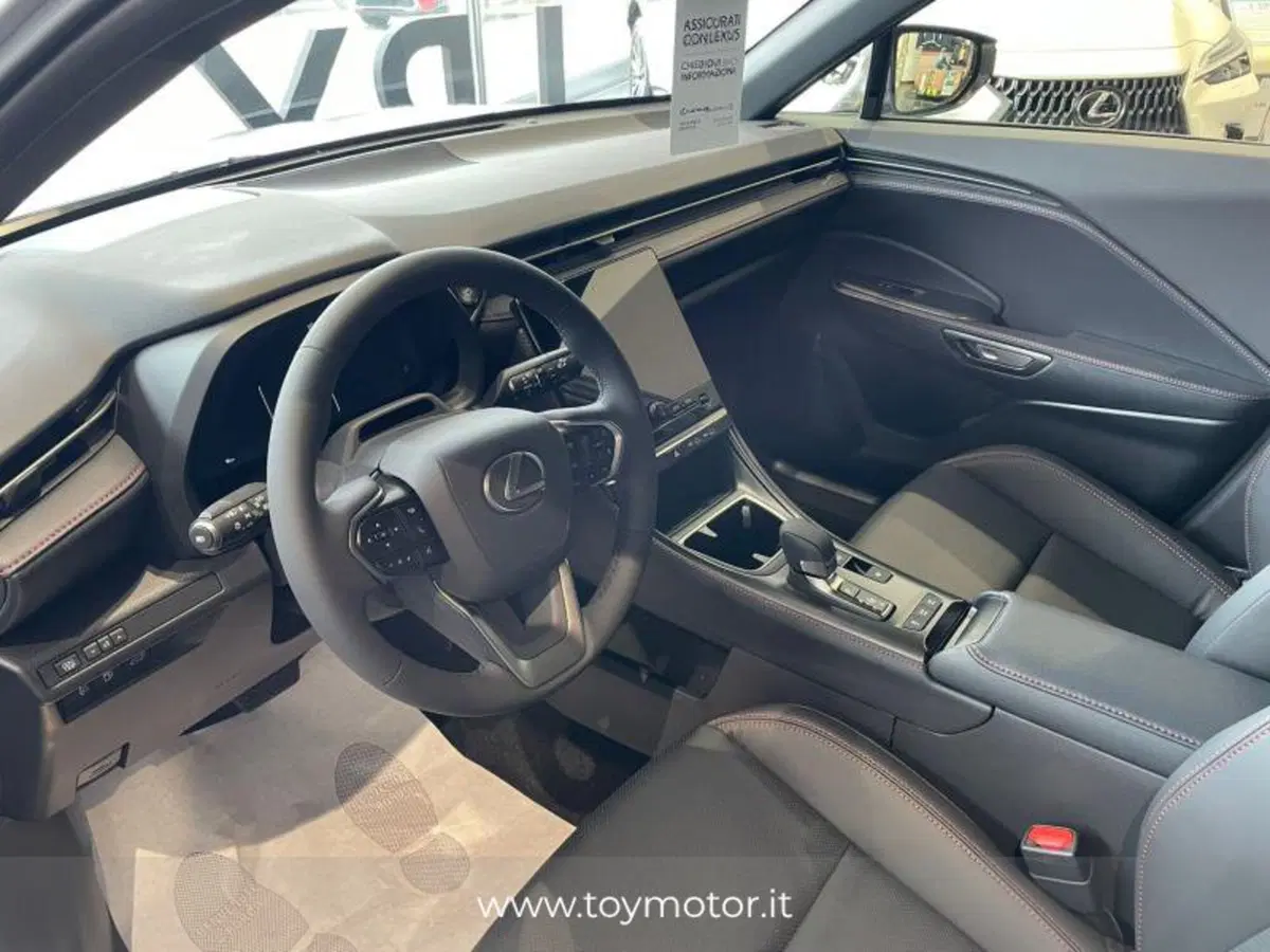 Lexus LBX nuova a Perugia (5)
