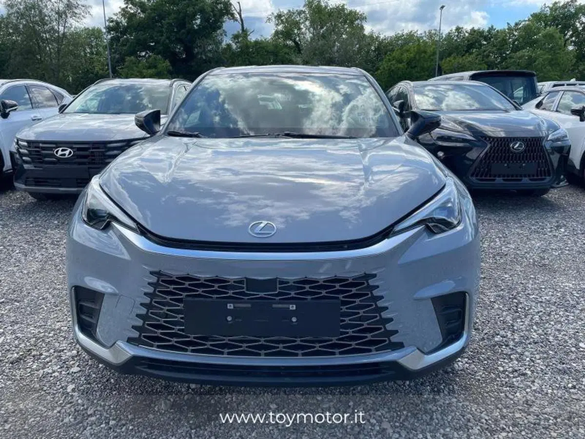 Lexus LBX nuova a Perugia (2)