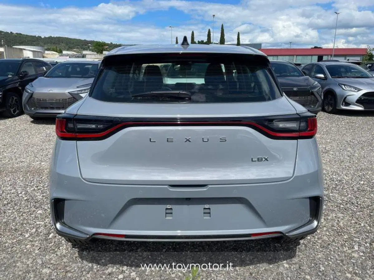 Lexus LBX nuova a Perugia (7)