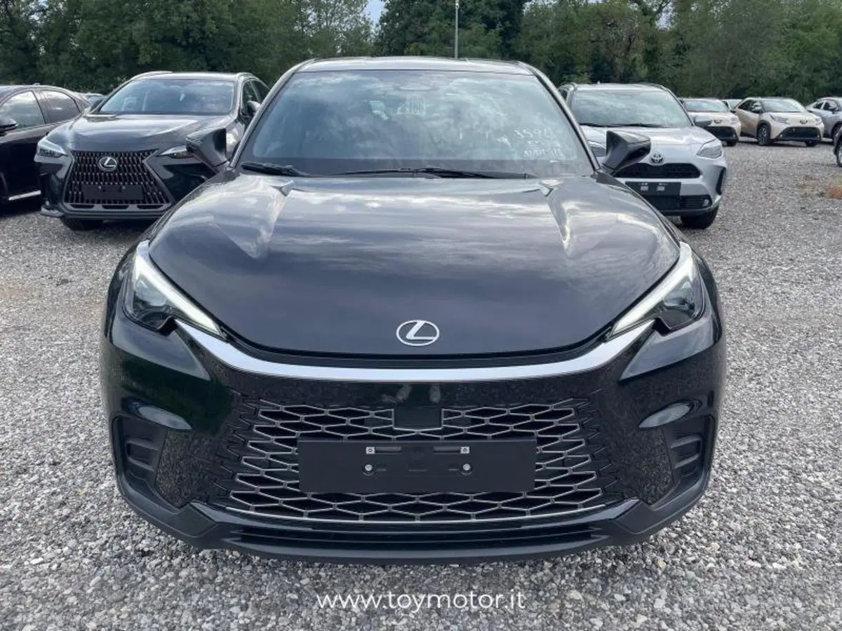 Lexus LBX nuova a Perugia (2)